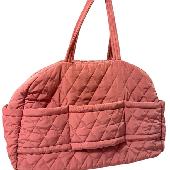 Vera Bradley Travel Bag for Stylish Adventures.good condition. No long straps - Picture 2 of 14